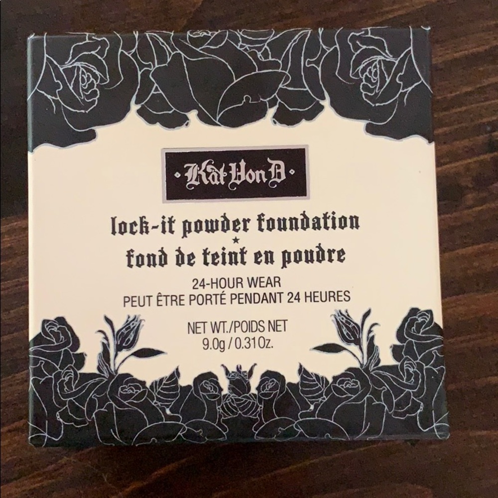 Kat Von D Lock-it powder foundation, medium
